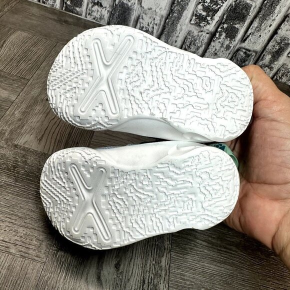 Nike Team Hustle 10 Lil Wolf Gray/White Infant size 4c - Picture 8 of 9